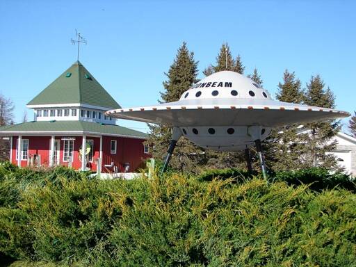  Moonbeam tourist center with a UFO sitting on a pedestal. 